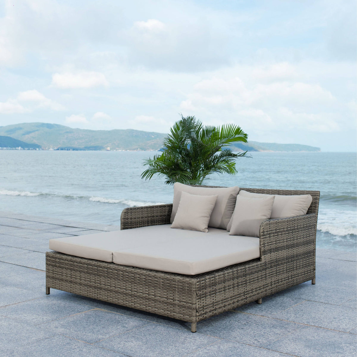 Grey and White Daybed P226336